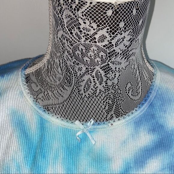 Custom blue tie dye on vintage weatherland short sleeve top - Picture 9 of 10